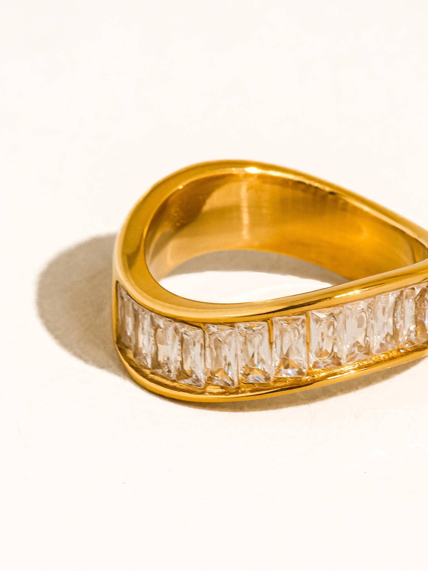 Vionne Band Ring