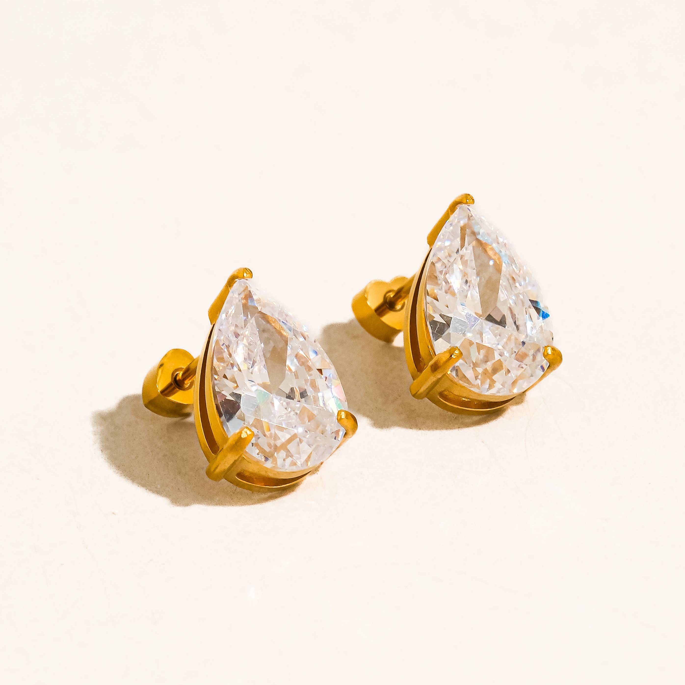 BISOU STUDS