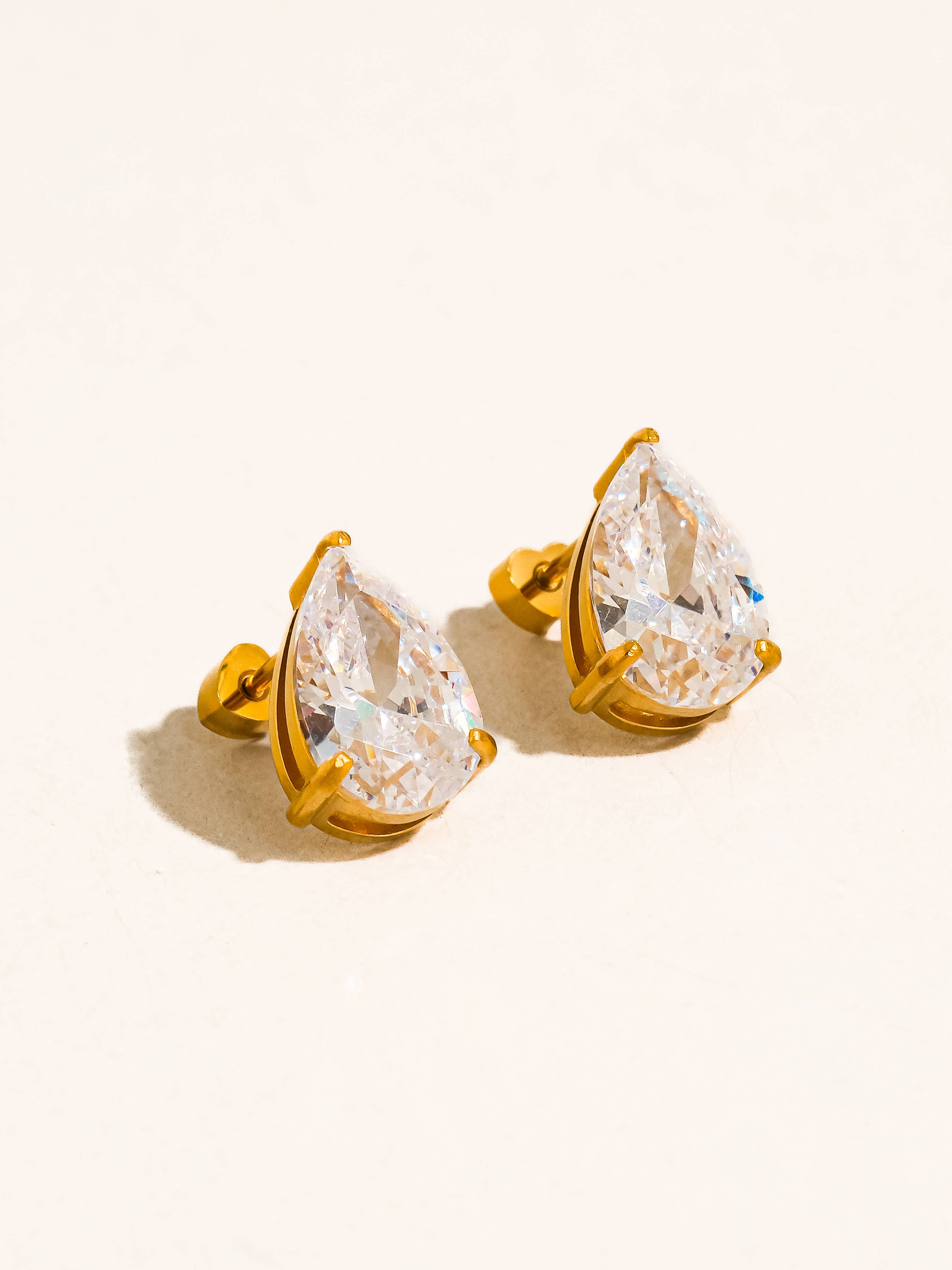 BISOU STUDS